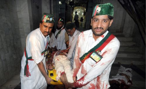 Πολύνεκρη επίθεση σε μουσουλμανικό ιερό τόπο στη Λαχώρη