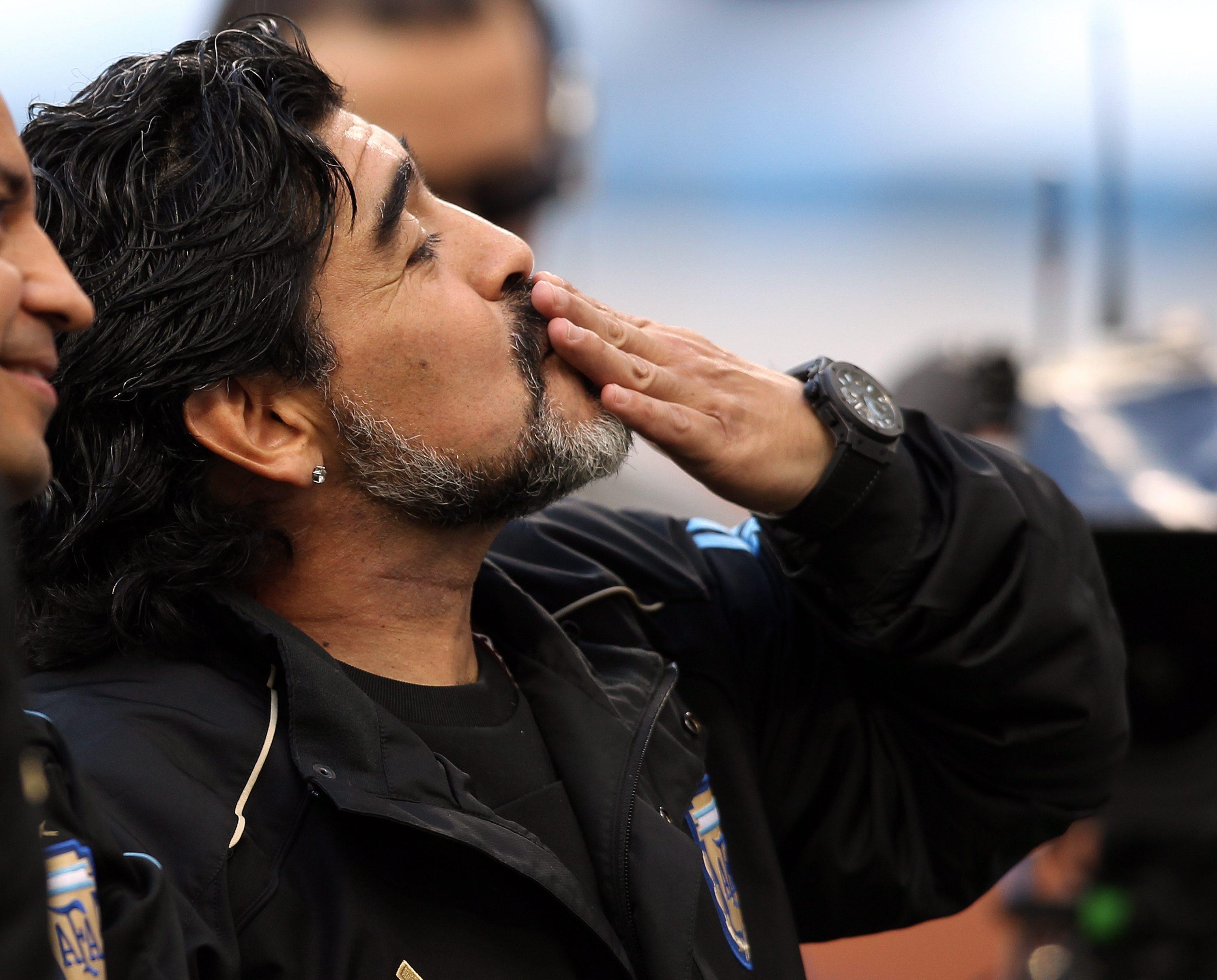 Ο Μαραντόνα αποχαιρετά τον πάγκο της εθνικής Αργεντινής