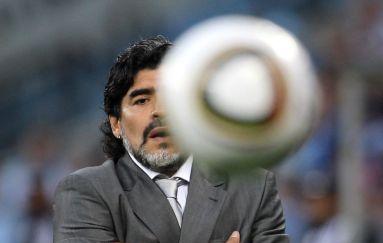 Στον πάγκο της Νάπολι στέλνουν τον Μαραντόνα τα ΜΜΕ της Αργεντινής