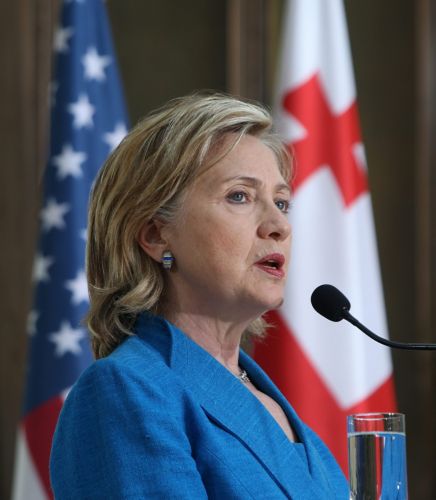 Κριτική στη Ρωσία για βάσεις σε αποσχισθείσες περιοχές της Γεωργίας ασκεί η Κλίντον