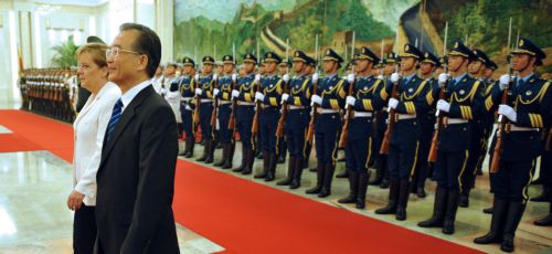 Συμφωνίες δισεκατομμυρίων δολαρίων υπέγραψαν Γερμανία-Κίνα