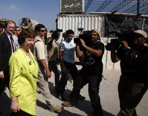Τη θέση της ΕΕ υπέρ της άρσης του αποκλεισμού της Γάζας επαναλαμβάνει η Κάθριν Άστον