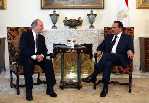 Πυρετός επαφών στο Κάιρο με στόχο την έναρξη άμεσων συνομιλιών Ισραήλ και Παλαιστινίων