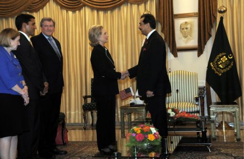 Τους στόχους του πολέμου στο Αφγανιστάν επιθυμεί να επαναπροσδιορίσει η X.Κλίντον