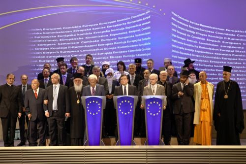 Τρόπους αντιμετώπισης της φτώχειας αναζήτησαν ΕΕ-θρησκευτικοί ηγέτες