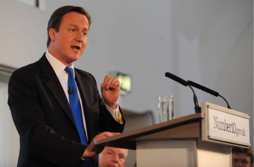 Στροφή στους πολίτες και την αυτοδιοίκηση εξαγγέλλει ο Ντέιβιντ Κάμερον