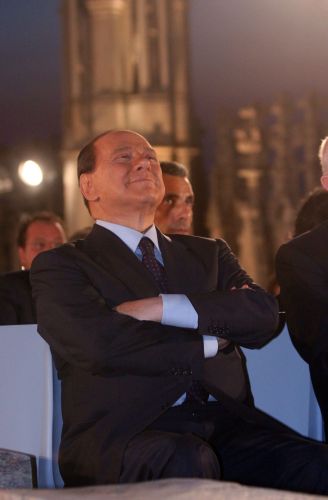 Στα… τάρταρα η δημοτικότητα του Σίλβιο Μπερλουσκόνι