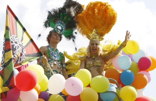 Πολύχρωμη Παρέλαση Υπερηφάνειας για πρώτη φορά στην καθολική Πολωνία