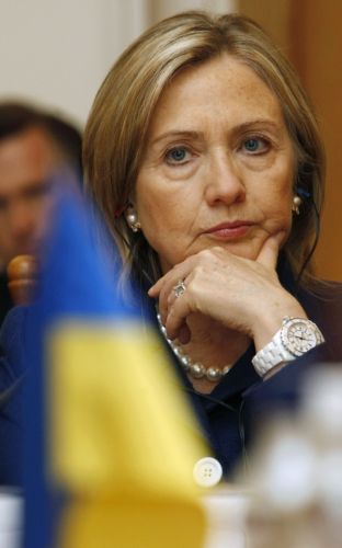 «Ανοιχτή η πόρτα του ΝΑΤΟ» λέει η Χίλαρι Κλίντον στην Ουκρανία