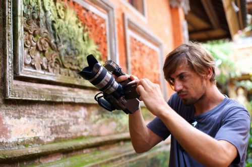 Βιντεοκάμερα με εναλλάξιμους φακούς «για όλους» από τη Sony