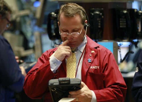 Σε αρνητική τροχιά τα χρηματιστήρια της Ευρώπης και στη Γουόλ Στριτ