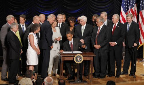 Νόμος του κράτους με την υπογραφή Ομπάμα η χρηματοοικονομική μεταρρύθμιση στις ΗΠΑ