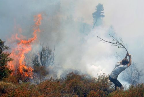 Σε πύρινο κλοιό ξανά η βορειοανατολική Αττική