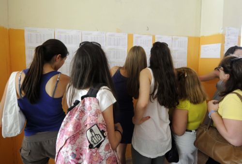 Άνοδο βάσεων στα τμήματα «μεσαίας» βαθμολογίας δείχνουν τα στοιχεία των Πανελληνίων