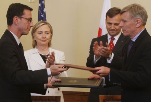 Υπογράφτηκε η συμφωνία για την εγκατάσταση αμερικανικών πυραύλων στην Πολωνία