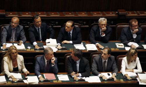 Finito η «απρόθυμη συμμαχία» Μπερλουσκόνι και Φίνι στην Ιταλία, παρελθόν το LdP