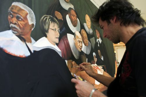 Σάλος από πίνακα που απεικονίζει νεκρό τον Νέλσον Μαντέλα