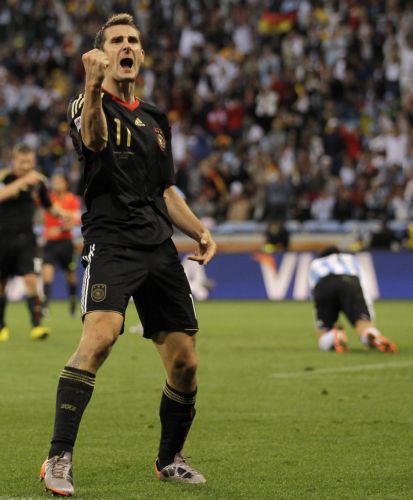 Ο Κλόζε απειλεί το ρεκόρ του Ρονάλντο