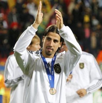 Στη Ρεάλ Μαδρίτης θα συνεχίσει ο Σάμι Κεντίρα