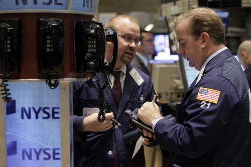 Μικρή άνοδος στις ευρωπαϊκές αγορές και τη Γουόλ Στριτ τη Δευτέρα