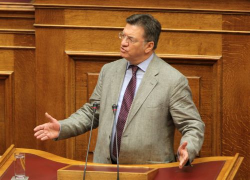 Και στη Βουλή μεταφέρθηκε η ένταση για την απόφαση της επίταξης των οδηγών