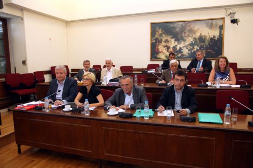 Σφοδρή αντιπαράθεση ΠΑΣΟΚ – ΝΔ στην Εξεταστική Επιτροπή για τα ομόλογα