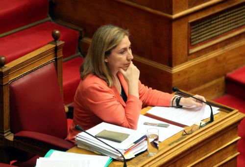 Υψηλοί τόνοι στη Βουλή στη συζήτηση για τα χρέη των νοσοκομείων