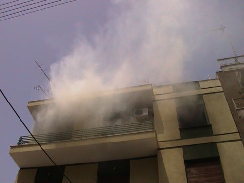 Απανθρακωμένη σορός σε υπόγειο πολυκατοικίας στο Ηράκλειο Κρήτης μετά από πυρκαγιά