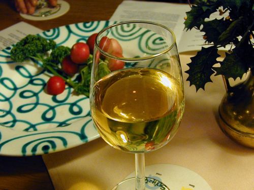 «Φάρμακο» για τα αρθριτικά το αλκοόλ βάσει νέας μελέτης