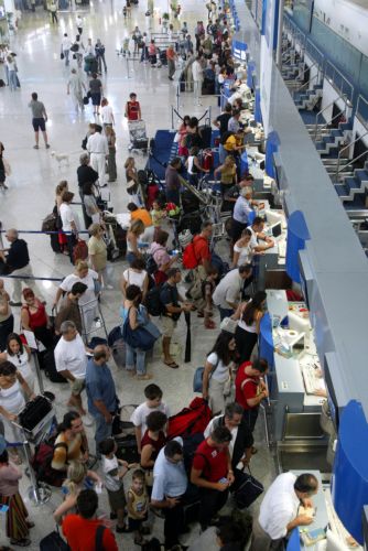 Καθυστερήσεις στις πτήσεις από την «λευκή απεργία» των ελεγκτών εναέριας κυκλοφορίας