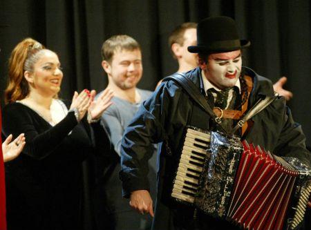 Στο προαύλιο του Badminton το καμπαρέ των Tiger Lillies