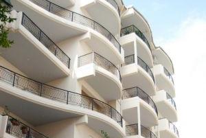 Η ενίσχυση των εσόδων από τους ημιυπαίθριους στη συνάντηση Παπακωνσταντίνου – Μπιρμπίλη