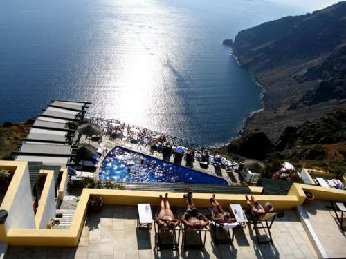 Καταστροφική η πιθανή επιβολή υψηλού ΦΠΑ στον τουρισμό, λένε φορείς του κλάδου