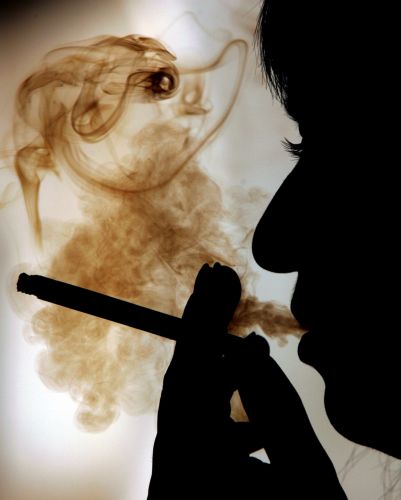 Κατά 50% μειώνονται τα πρόστιμα για τους παραβάτες των αντικαπνιστικών μέτρων