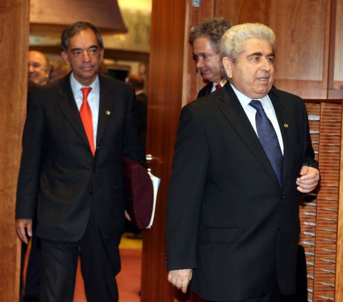 «Καμπανάκι» υποβάθμισης για την κυπριακή οικονομία χτυπά η Standard & Poor’s