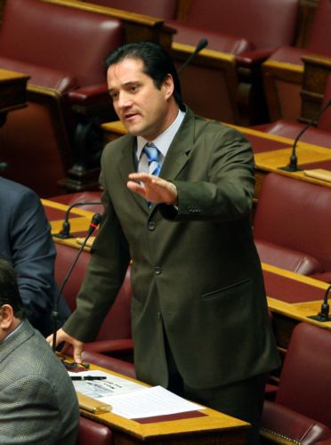 Πρωτοφανής κόντρα στη Βουλή ΚΚΕ-ΛΑΟΣ για το κλείσιμο των λιμανιών από το ΠΑΜΕ