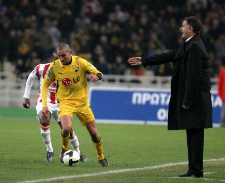 H ΑΕΚ θέλει να κρατήσει Τζιμπούρ, απολογήθηκε ο Αραούχο