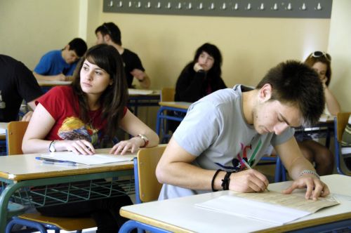 Μείωση των αριστούχων δείχνουν τα στατιστικά των βαθμολογιών των Πανελληνίων