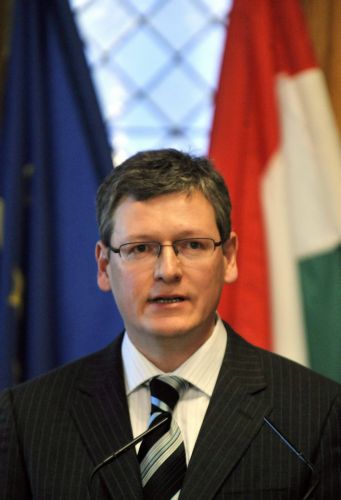 Μονόδρομο θεωρεί η Κομισιόν την αύξηση των ορίων ηλικίας συνταξιοδότησης στην ΕΕ