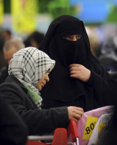 Την απαγόρευση της μπούρκας ψήφισε η γαλλική Εθνοσυνέλευση