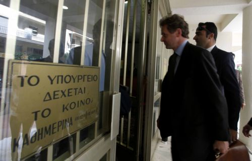 Στην Αθήνα η «τρόικα» εν όψει της εκταμίευσης της δεύτερης δόσης του δανείου