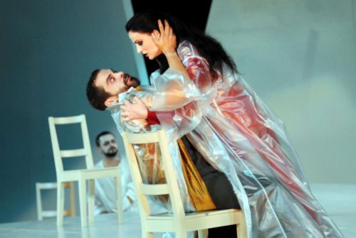 Σε Κ.Καραμπέτη και Κ.Μαρκουλάκη τα θεατρικά βραβεία για τη διετία 2008-2010