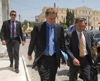 Περικοπή 13ου και 14ου μισθού και στον ιδιωτικό τομέα ζητούν οι Βρυξέλλες