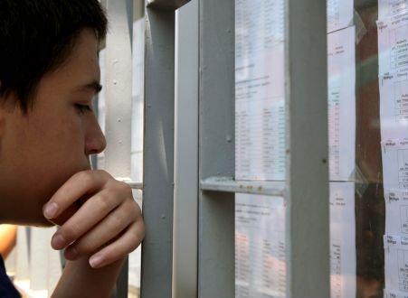 Στο Διαδίκτυο οι βαθμολογίες για τις επαναληπτικές εξετάσεις των Γενικών Λυκείων