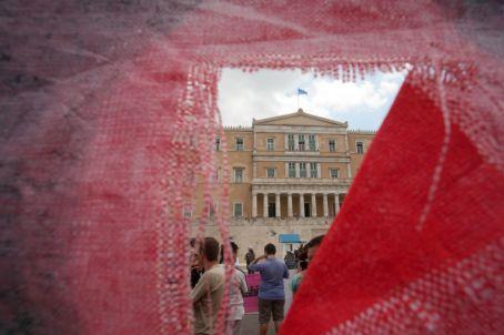 Πλεονασματικά Ταμεία έως το 2014 φέρνει η αφαίμαξη των συνταξιούχων και οι περικοπές