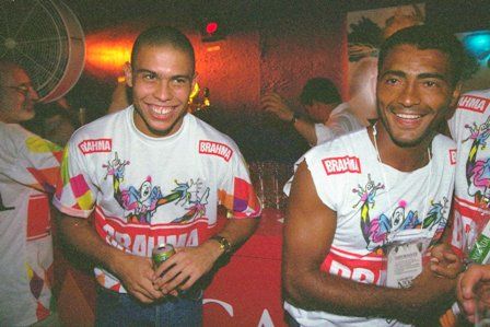 «Κεραυνοί» Ρονάλντο και Ρομάριο