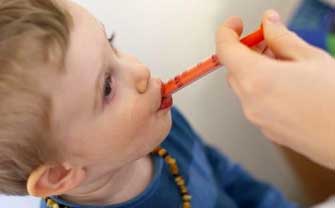 Προτιμότερη η σύριγγα από το κουτάλι στην χορήγηση παιδικού φαρμάκου