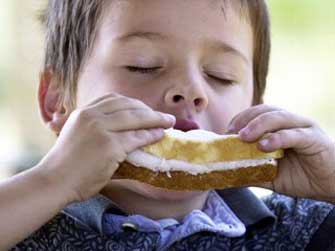 Μικρότερα από τα συνομήλικά τους είναι τα παιδιά με τροφικές αλλεργίες