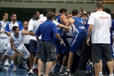 «Παραθυράκι» για μη αποκλεισμό διεθνών από το Μουντομπάσκετ έχει βρει η ΕΟΚ