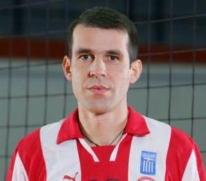 Ο Ολυμπιακός ανακοίνωσε την απόκτηση του Παπάζογλου και «έκλεισε» τον Φράγκο